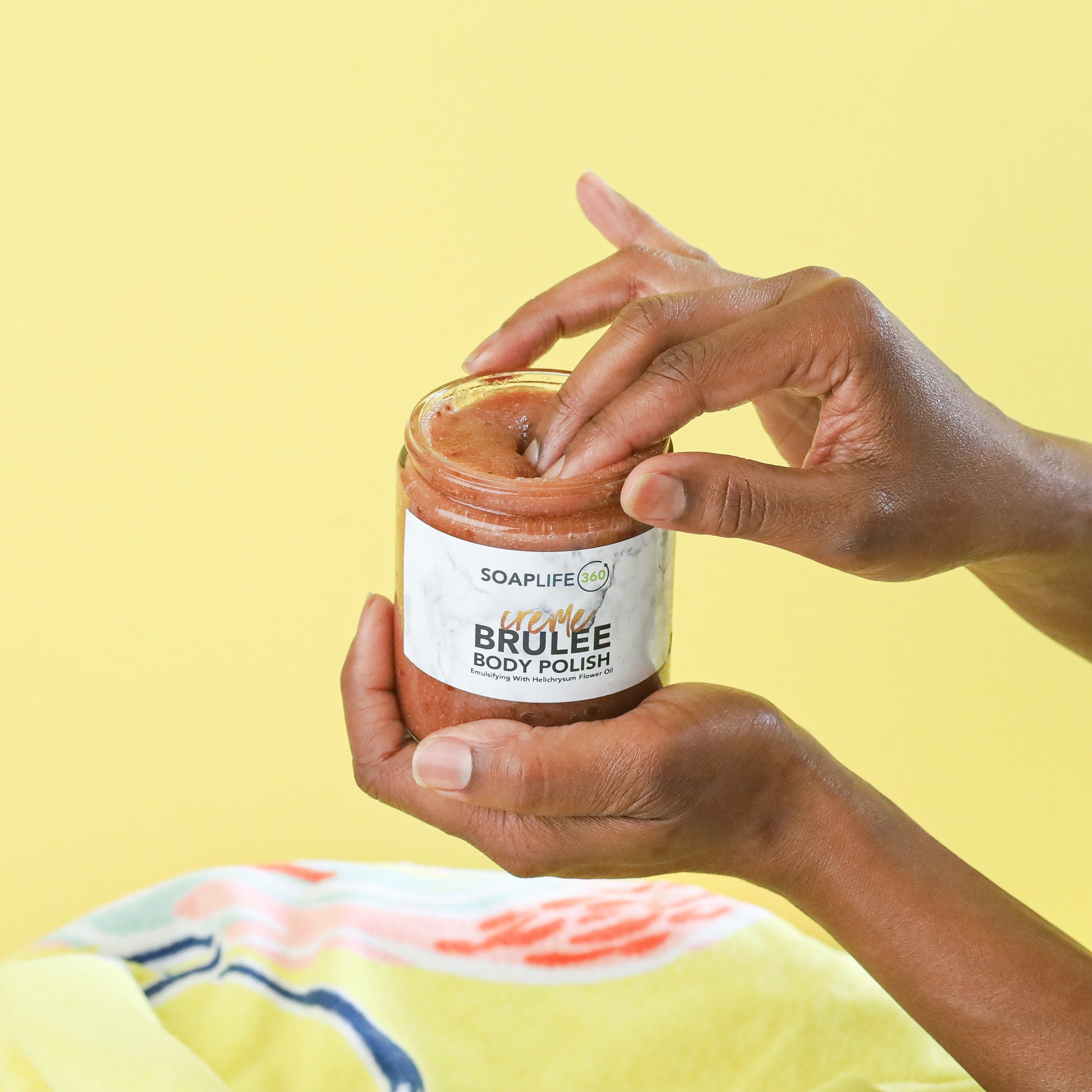 Body polish sugar scrub